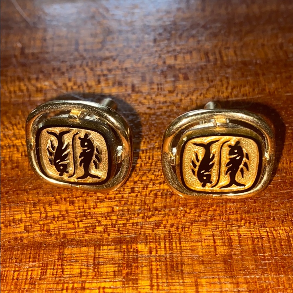 VTG Senator gold tone & black fish cuff links